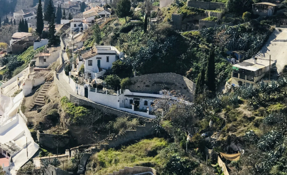 Sacromonte, cave city
Just beneath Maristan